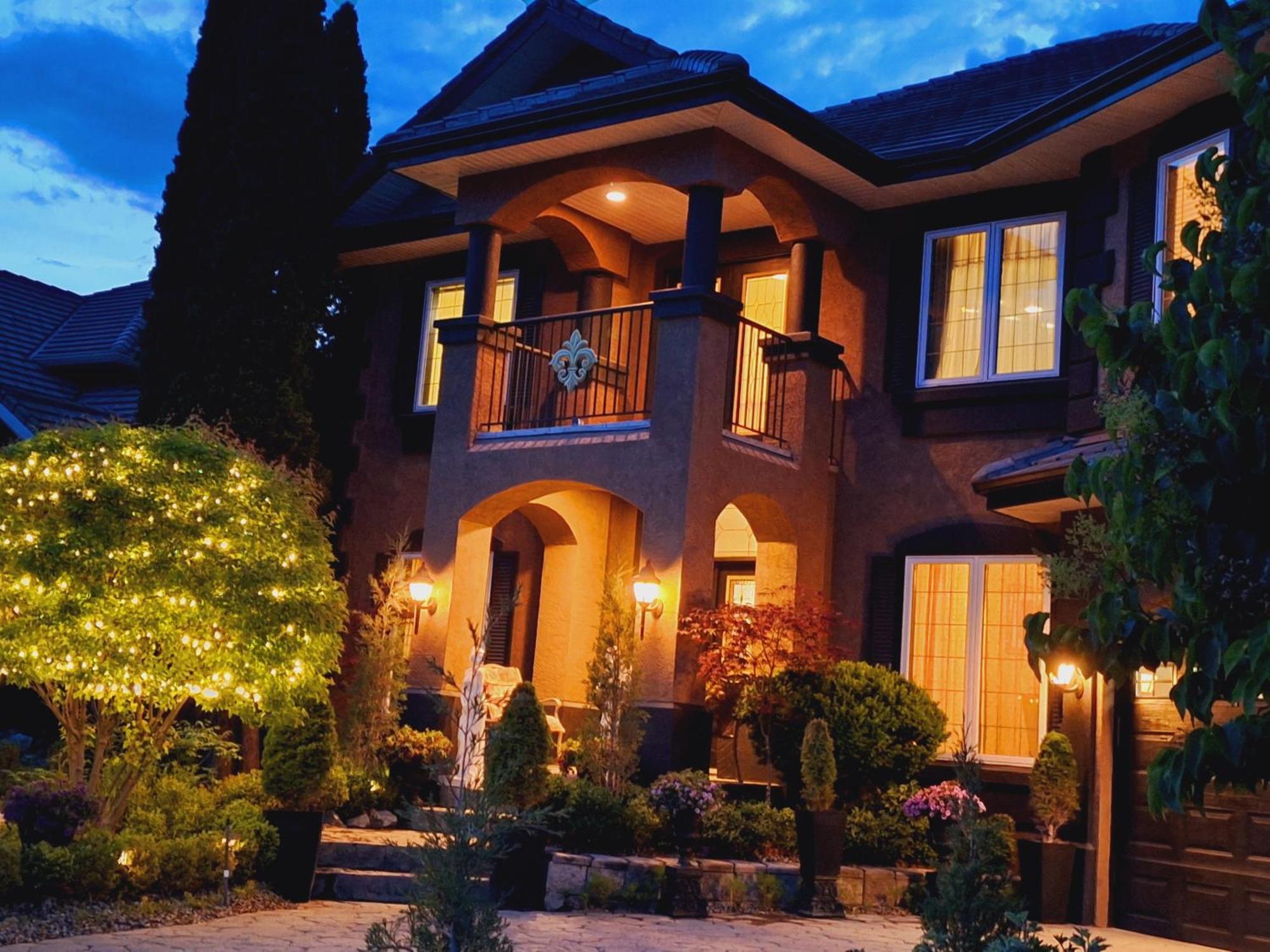 Villa Bellissimo Frantalia - La Galleriseum Versaliere Kelowna Exterior photo